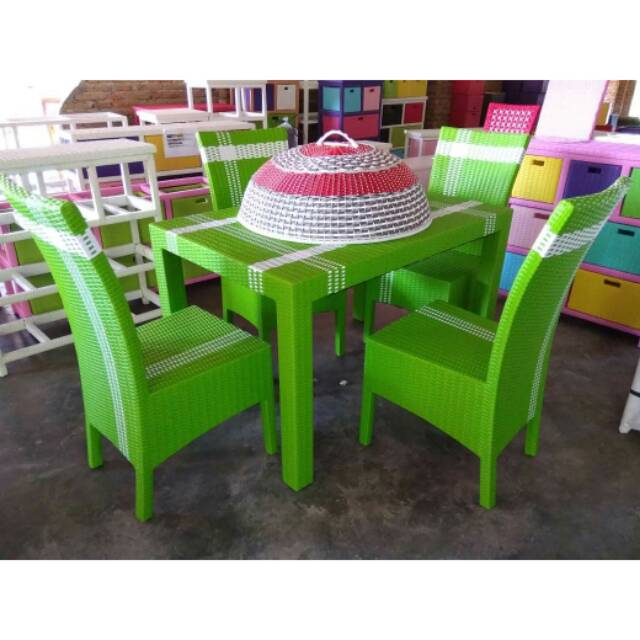 MEJA MAKAN ROTAN 4 KURSI