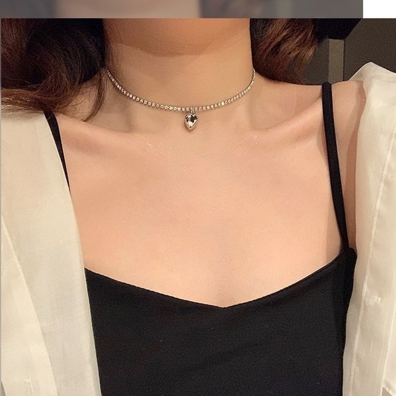 Sweet and cool metal love simple temperament cold wind clavicle chain