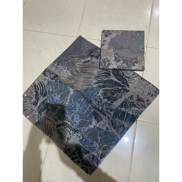 PRELOVED Buttonscarves farsha