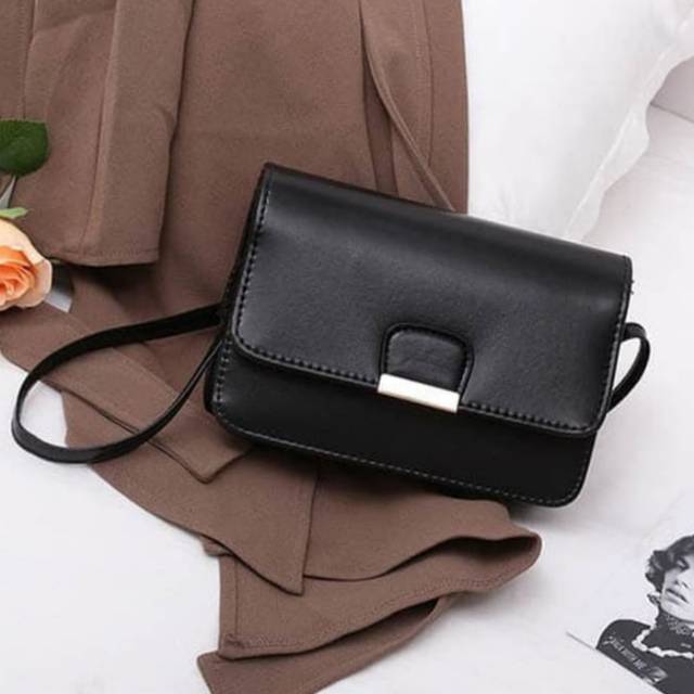 Tas slempang fashion wanita sling bag massager simple korea bta338- hitam
