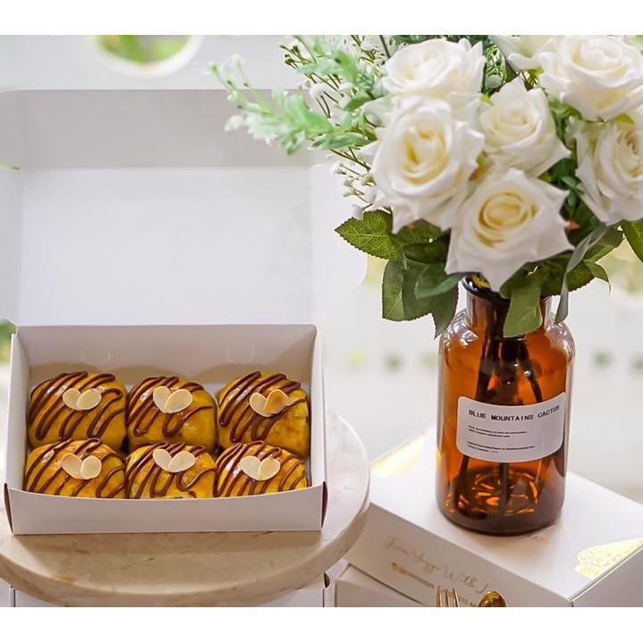 

BOLEN PISANG COKLAT NUTELA BEST SELLER (Small Box) - Oleh-Oleh kuliner Yogya / Jogja