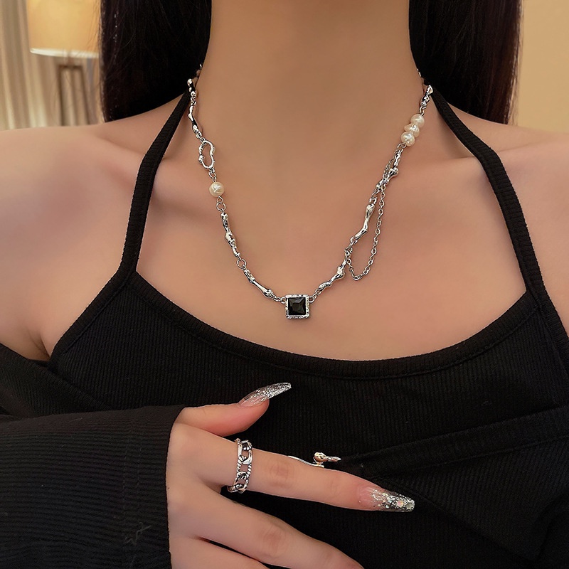 Kalung Choker Bahan Titanium steel Aksen Mutiara Zirkon Untuk Perempuan