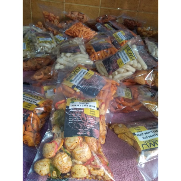 

(GROSIR)Snack serba 5000, murah meriah, cemilan pedas,makaroni pipa, spiral, kerupuk tongkol, basreng, serba 5000, termurah beli banyak ada grosir