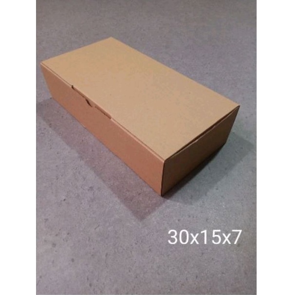 

die cut box coklat 30x15x7 cm