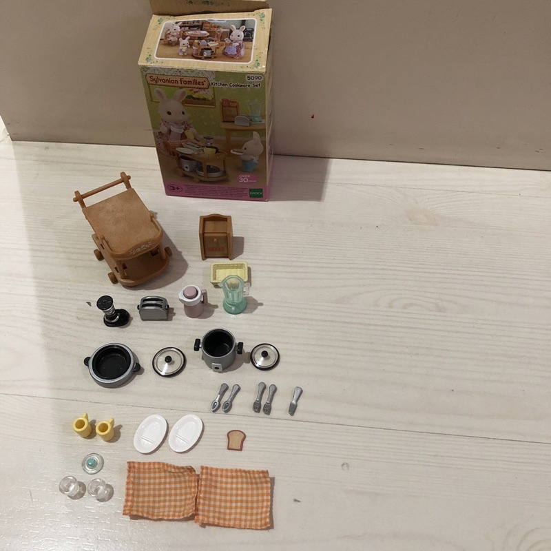 PRELOVED sylvanian families kitchen cookware set