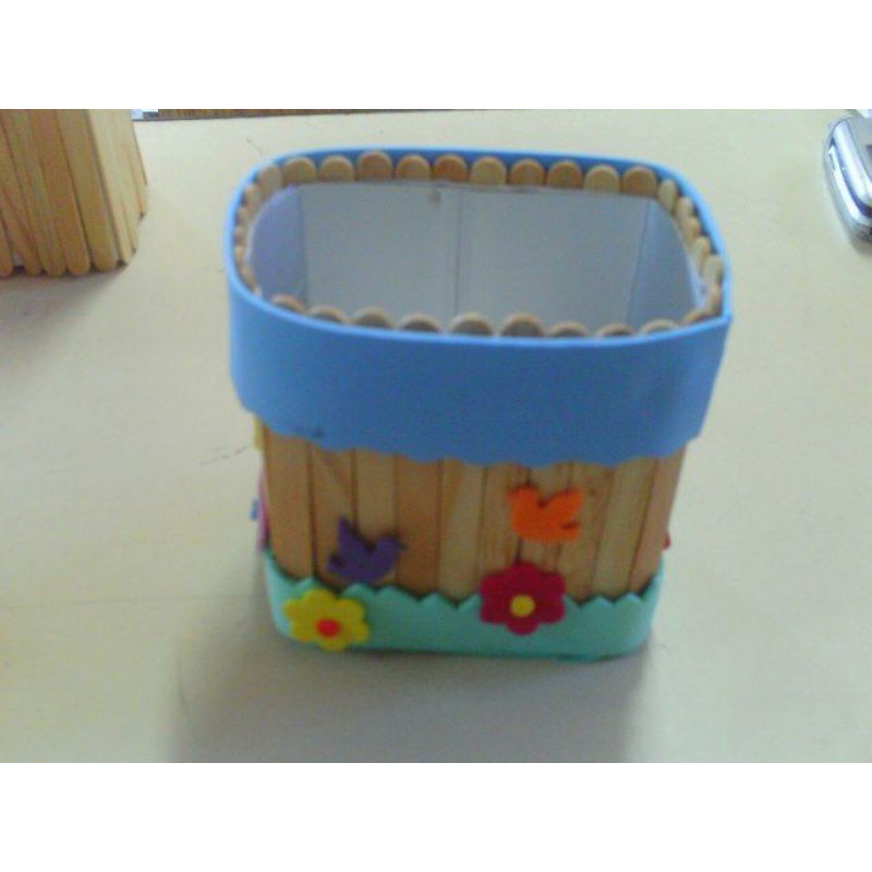 

Tempat alat tulis sekolah atau kantor/ prakarya kelas