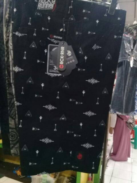Celana distro pendek motif 8184