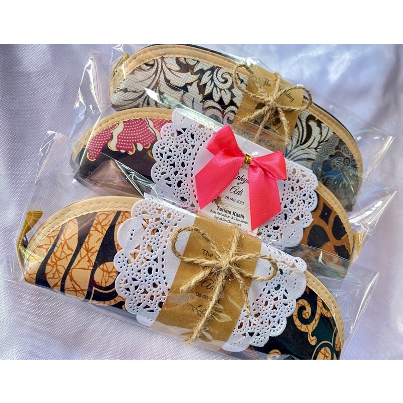 

Souvenir tempat pensil oval (1kg muat 70pcs