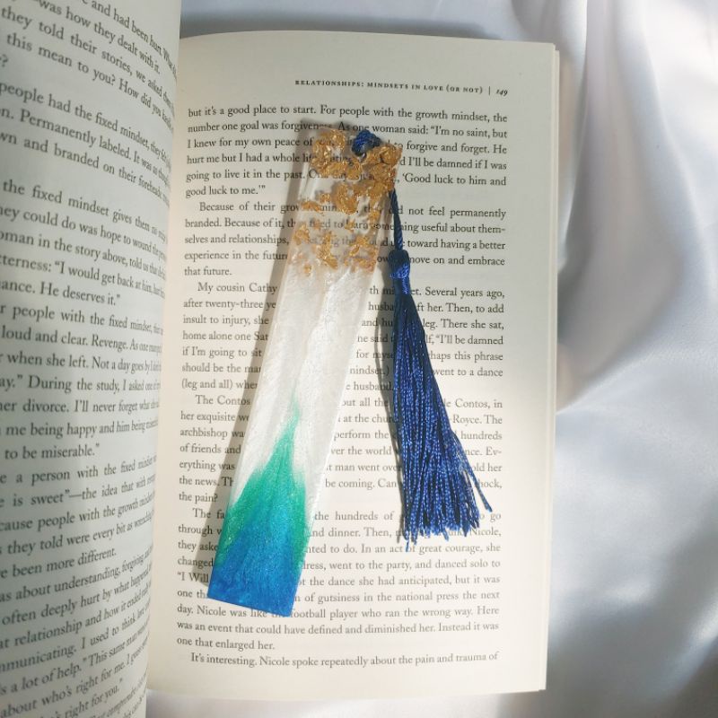

Custom Color Flower Bookmark Resin - Pembatas Buku Resin Aesthetic - Souvenir
