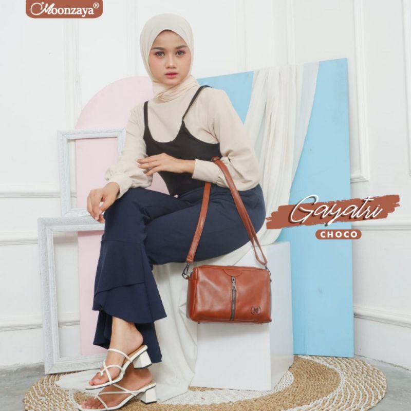 Tas Moonzaya Sling Bag Gayatri