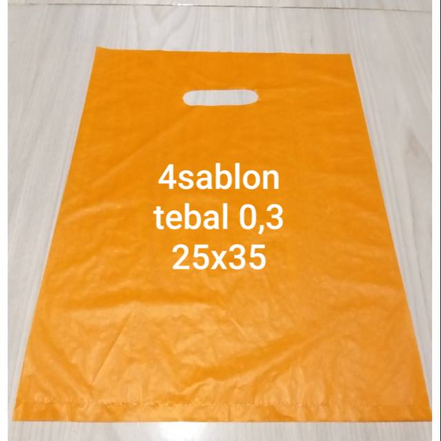 

Plastik Hd oval ketebalan 0,3 + sablon 1 sisi 1 warna tersedia warna, merah, orange, hijau, biru