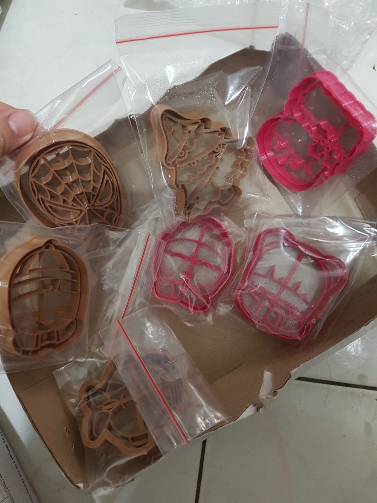 Muslimah Praying Cookie Cutter