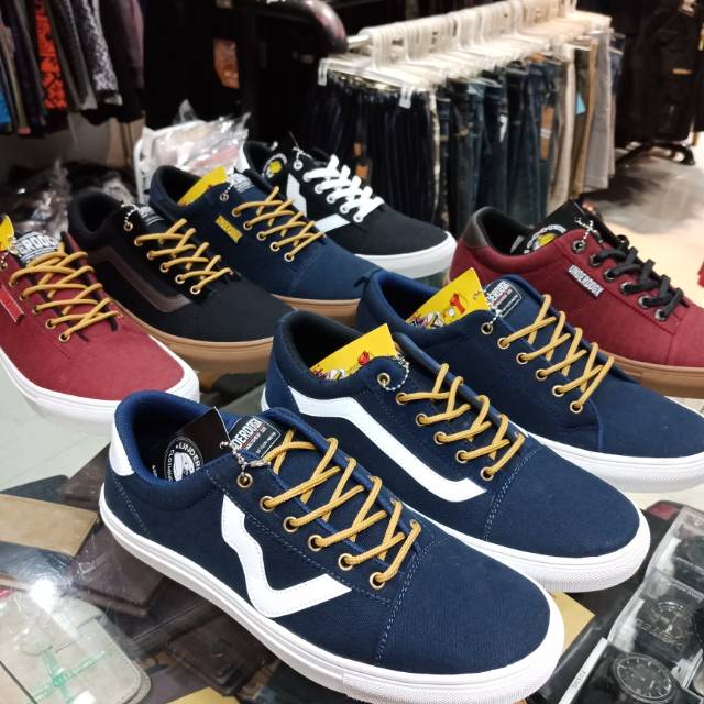 SEPATU PRIA ORIGINAL DISTRO/BRAND UNDERDOGX