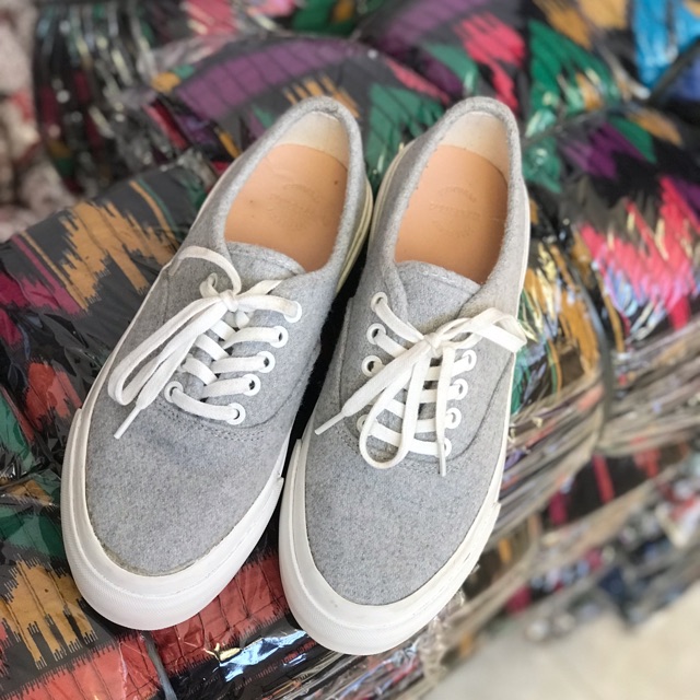 PRELOVED SEPATU SNEAKERS POM POM PULL N BEAR / SIZE 36