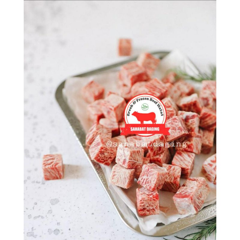 

Saikoro Beef Wagyu/Daging saikoro khas dalam Berkualitas..1000gr