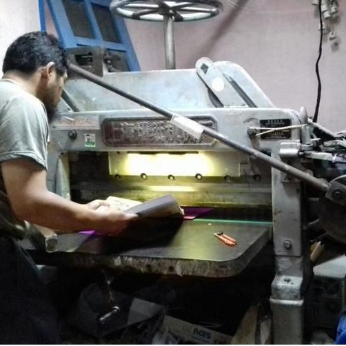 

Potong Kertas dan Stiker (bentuk kotak)