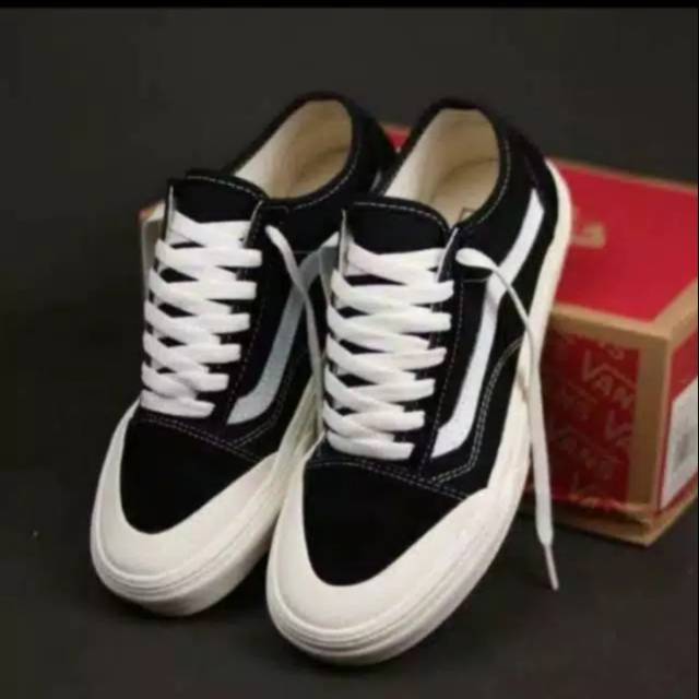  SEPATU  VANS  OLDSKOOL HALFMOON FULL BLACK HITAM  POLOS  WHITE 