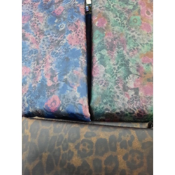 

kanvas laminating bunga n loreng ( 50 cm x 150 cm )