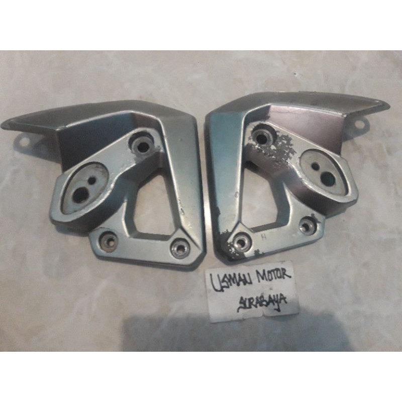 Bracket dudukan kupingan lampu depan Tiger revo Barong original