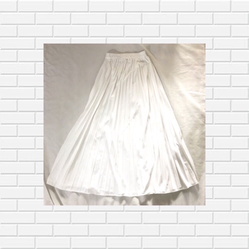 rok plisket warna putih pinggang full karet free size preloved/bekas