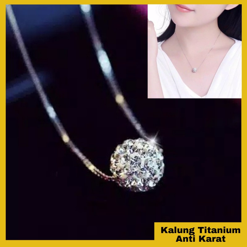 Kalung titanium Wanita Liontin Bentuk bola Berhiaskan Kristal Bahan Perak Sterling Aksesoris Fashion