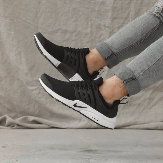 Sepatu Sneakers Nike Air Presto Black White
