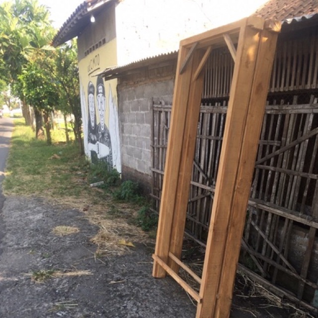 KUSEN PINTU JATI KAMAR