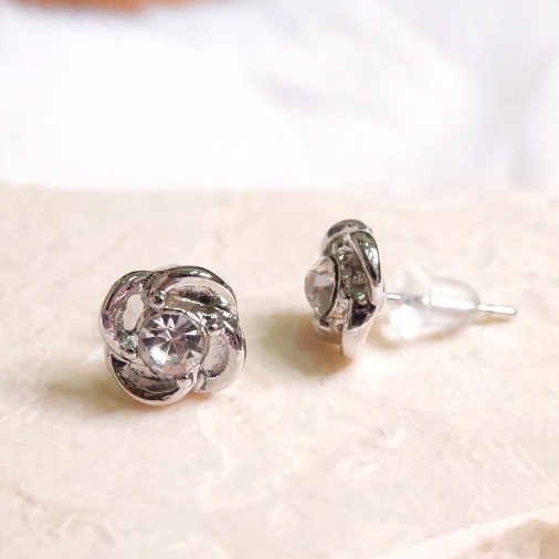 Subang Wanita Pesta Kasual Elegan Simple - Anting Wanita Bentuk Bunga Mata Satu - Anting Stud Style 