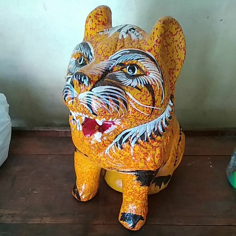 

CelenganMacanTanahLiat