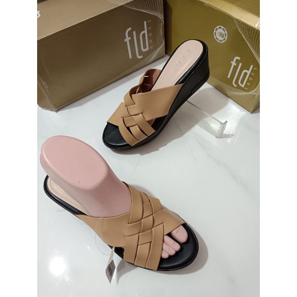 SZ 37 Sandal Wedges Motif Tali Merk FLD LDHF 12-1