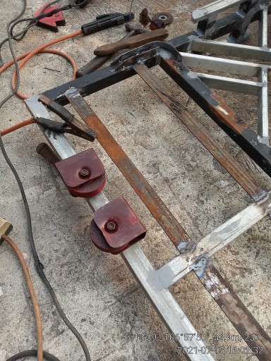 Roda Pintu Gerbang  8 Cm Besi Cor Behel/siku