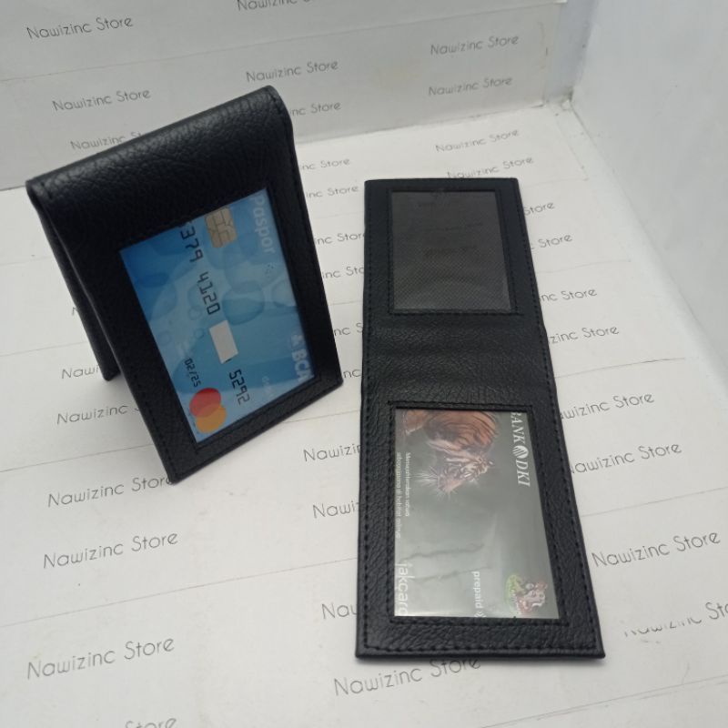 

TEMPAT ID CARD MAGNET DUA KARTU-NAMETAG SAKU KULIT SINTETIS