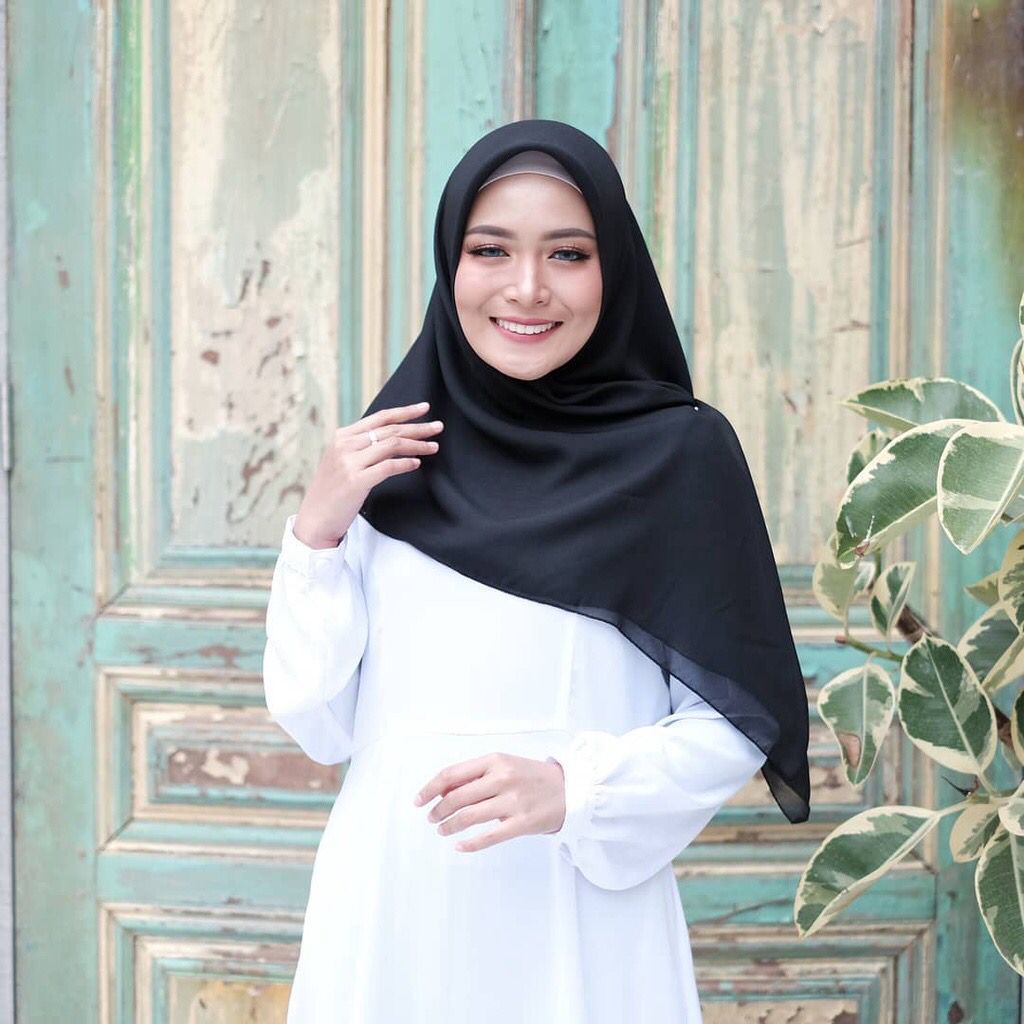 Hijab Segi empat Pollycotton Hijab Bella Square Premium