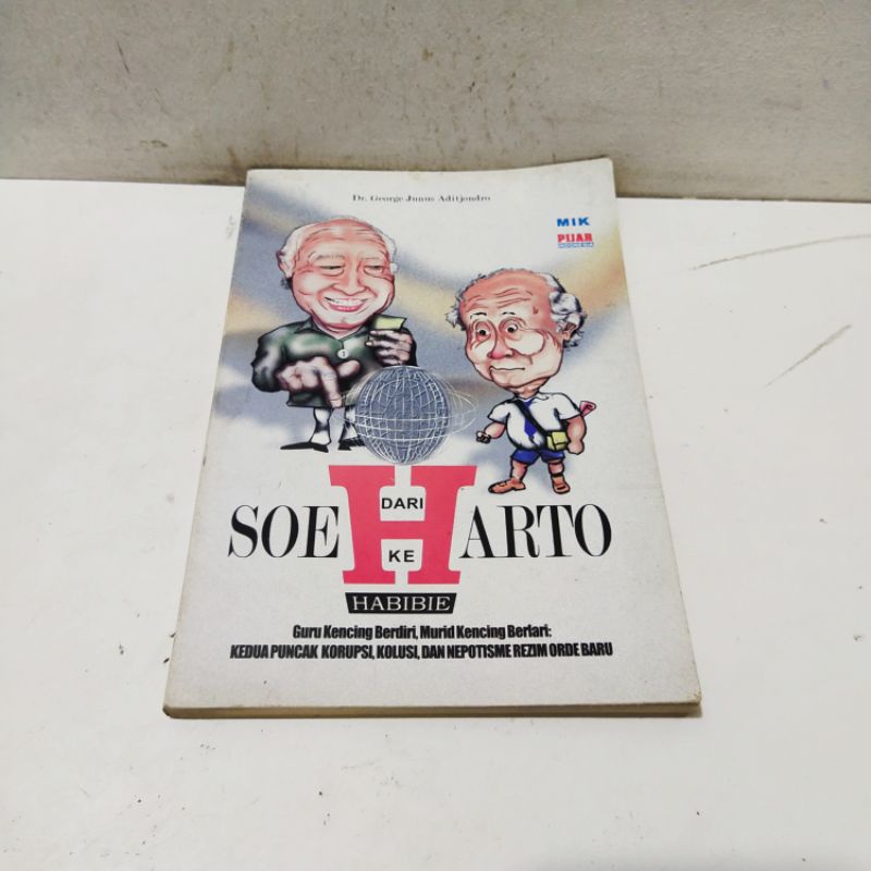 Buku Dari Soeharto Ke Habibie: Guru Kencing Berdiri, Murid Kencing Berlari