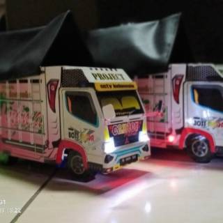  Miniatur  truk  terbaru oleng mania P30 sudah lampu dan 