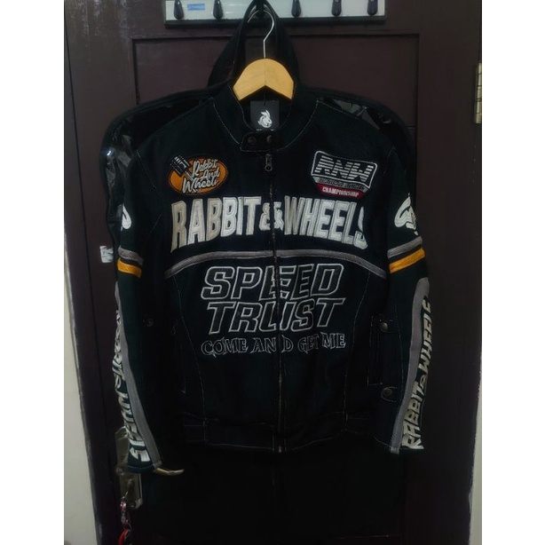 jaket Rabbit And Wheels "Champion"