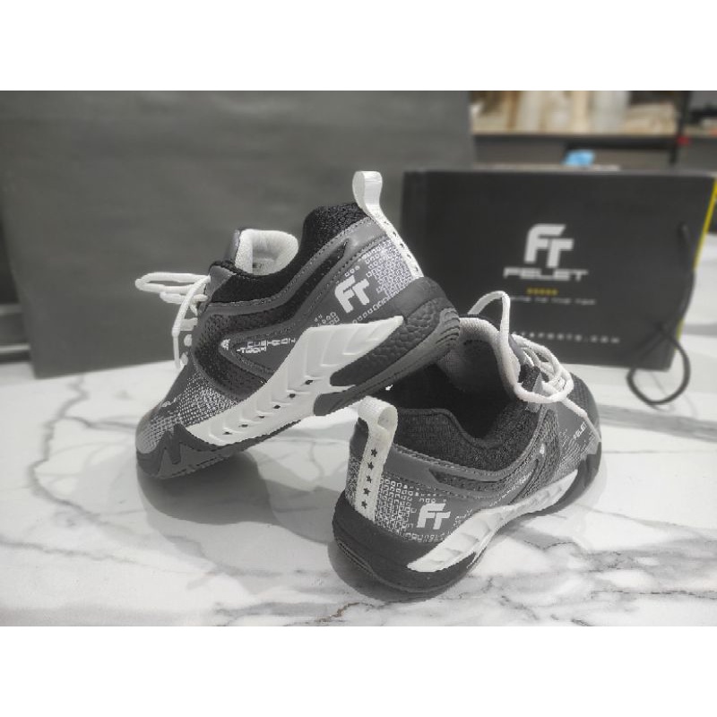 Sepatu Badminton Bekas (Felet Ranger Boost)