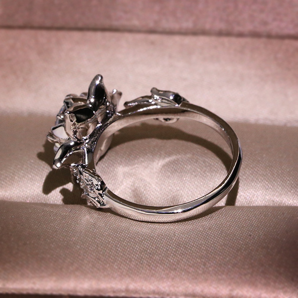 Hu Hu Hu Hu Hu Alat Bantu Pasang Kacamata♡ Cincin Wanita Desain Bunga Lily Hias Berlian Imitasi Gaya Vintage Untuk Pestahadiah