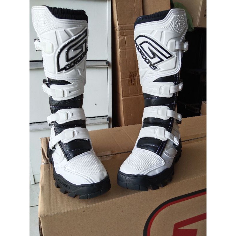 SEPATU CROSS MERK GORDON K2 PUTIH