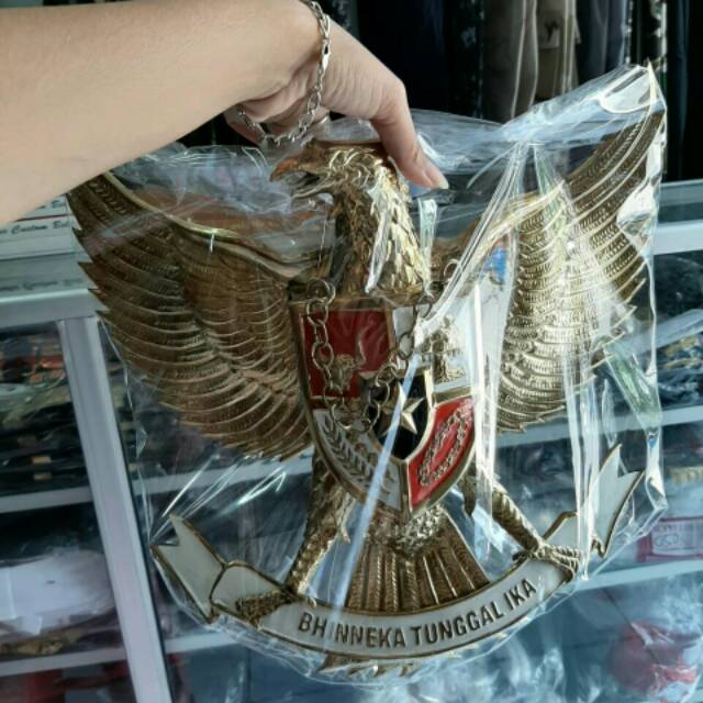 Patung Lambang Garuda Dinding Kuningan 35cm