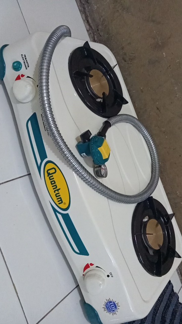 Paket Quantum Kompor Gas 2 Tungku Qgc 201 Dep Dan Selang Regulator Gas Qrl 142