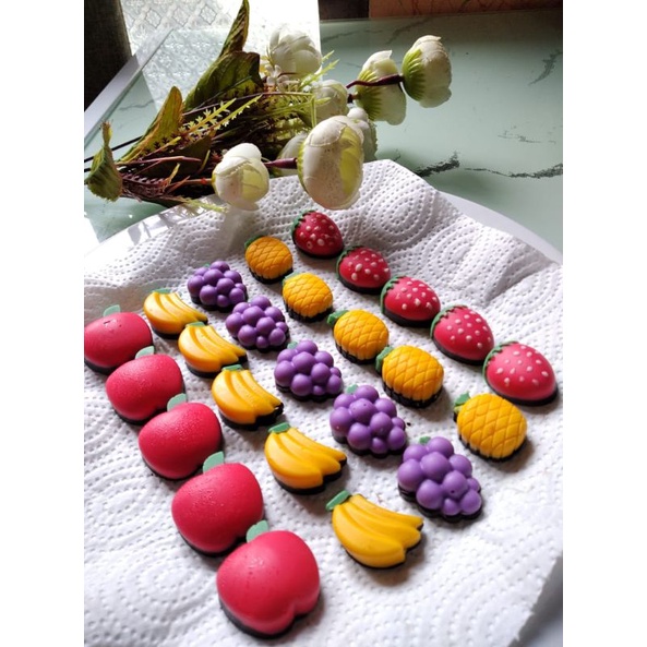 

cokelat bentuk buah