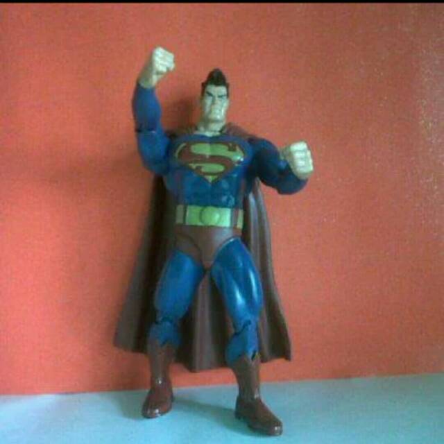 ACTION FIGURE SUPERMAN