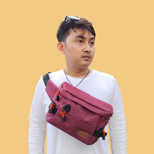 Tas Selempang Pria Laki-laki Cowok untuk Traveling Bahan Synthetic Leather Warna Maroon / Tas Pria untuk Jalan-Jalan Casual Kasual Distro Murah