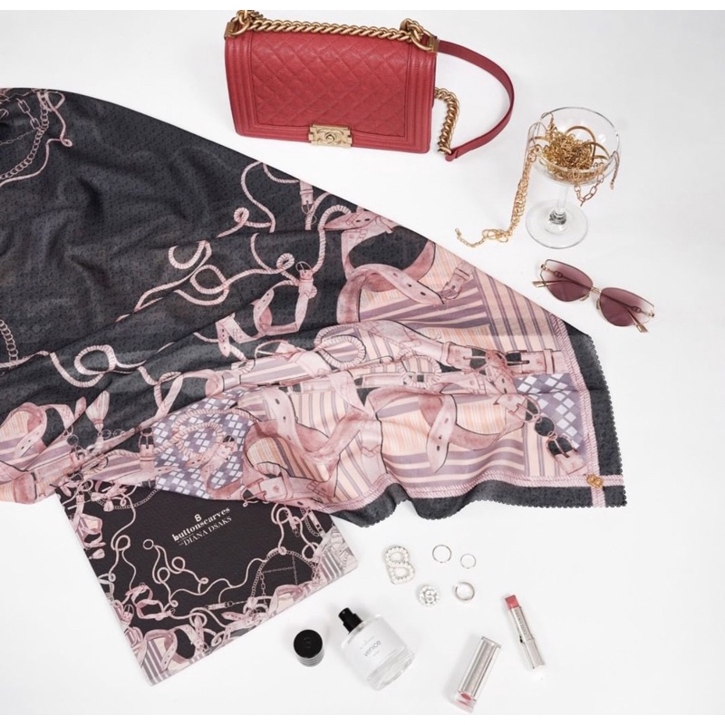 READY THE CHAIN 2 LA BELLA SERIES NERA BUTTONSCARVES