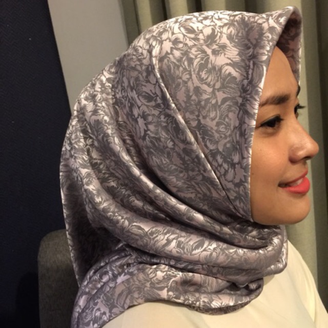 Jilbab Segiempat Motif Satin