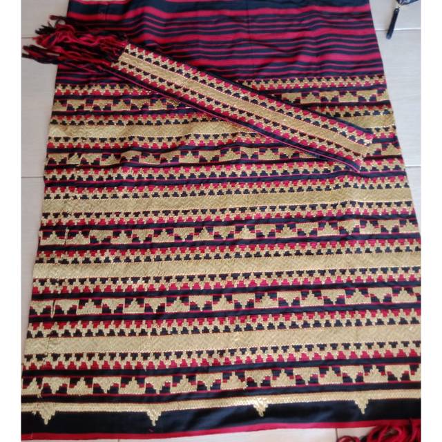 sarung tapis lampung benang emas motif abung.