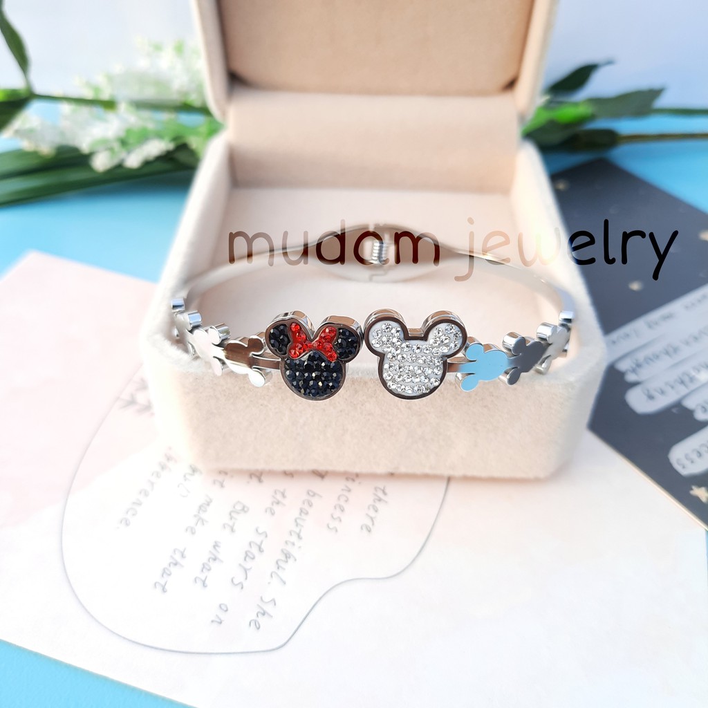 Gelang Bangle Titanium mickey dan Minnie Dengan Taburan Kristal Artifisial