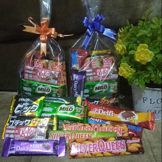 Paket coklat Silver Queen , Delfi , Big Thunder , Kitkat , Milo, Dairy Milk