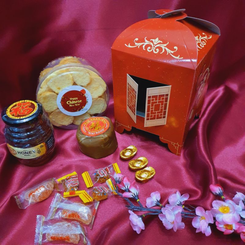 

Hampers Imlek CNY- Lucky (snack, kue keranjang, honey)